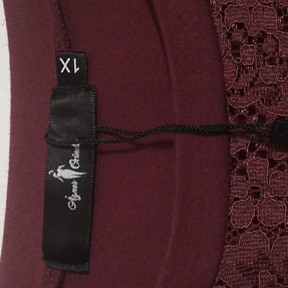 New burgundy top with lace detailing - Picture 4 of 5